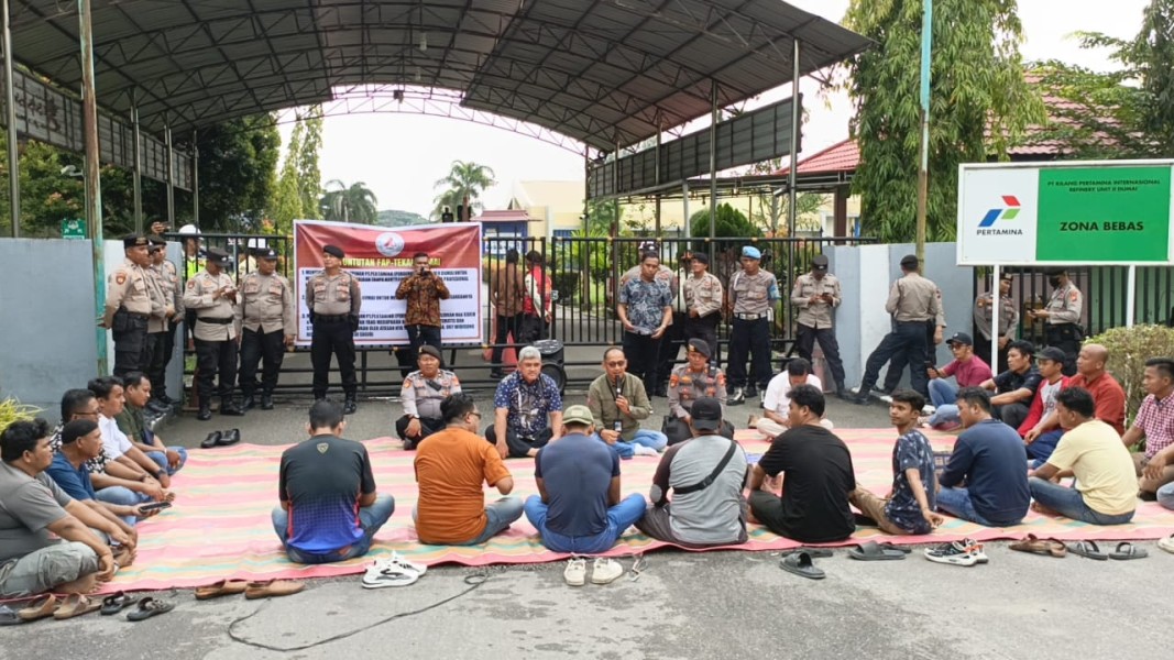 Orasi Hari Ke - 2,Pihak PT. KPI RU II Akhirnya Menjumpai Peserta Aksi Faptekal