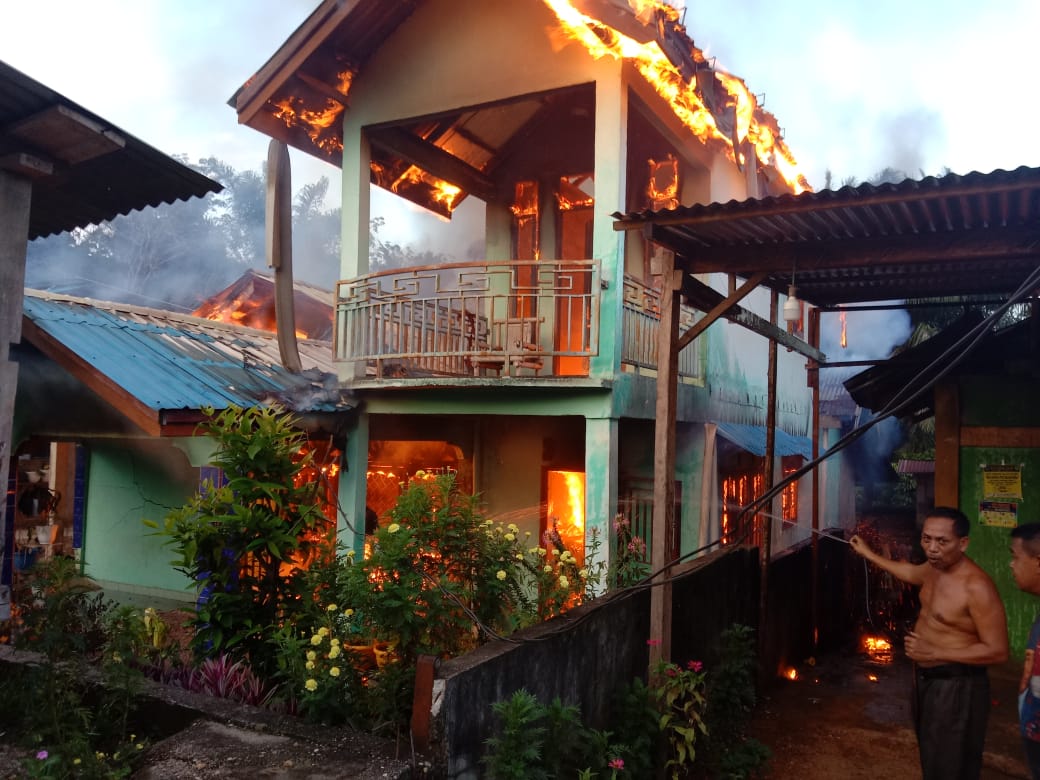 Satu Unit Rumah Di Desa Batas Ludes Di Lalap Si Jago Merah