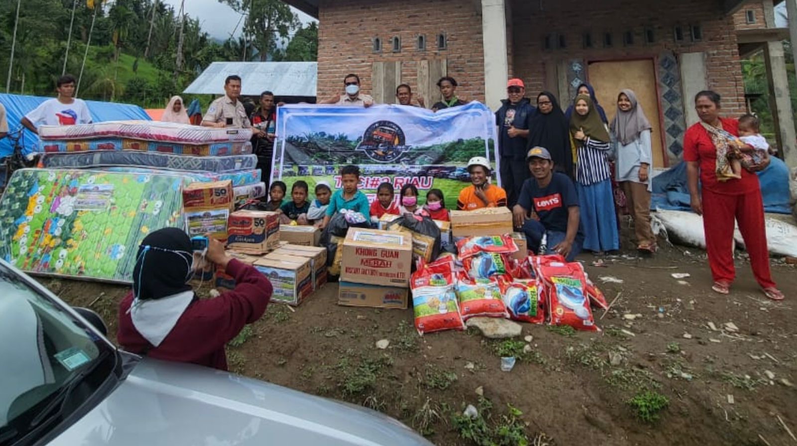 TLCI Chapter#2 Riau Peduli, Serahkan Bantuan Langsung Ke Korban Gempa Pasaman