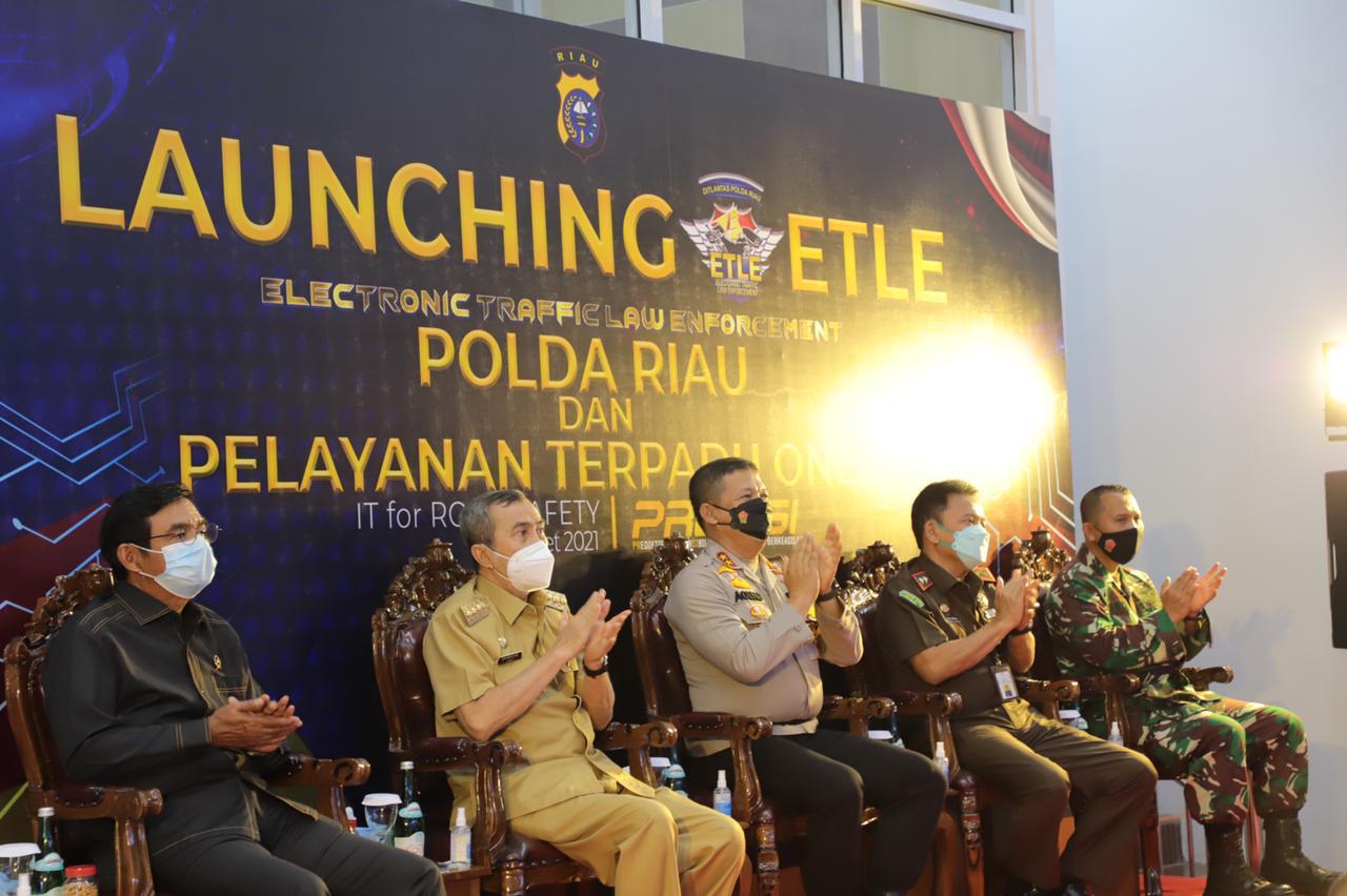 Pada Launching E-TLE Nasional, Kapolda Riau Resmikan Pelayanan Terpadu Online