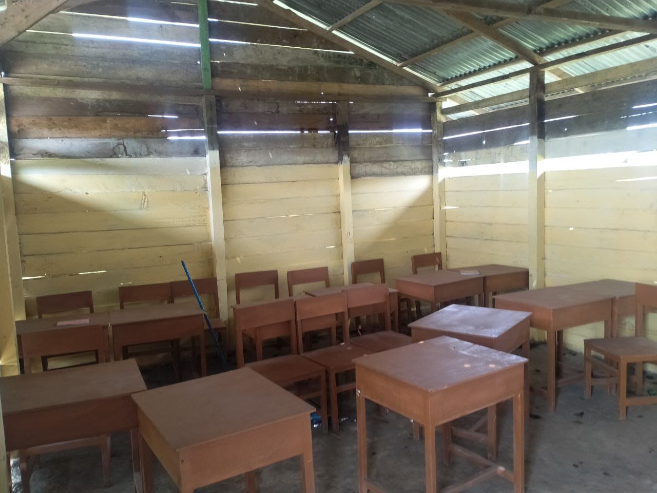 Warga Batu Teritip Bangun Sekolah Kelas Jauh SMAN 04 Secara Swadaya