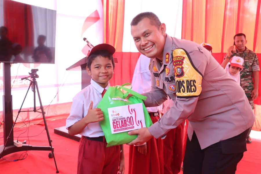 Polres Dumai Gelar Bakti Kesehatan, Bakti Sosial, Pendidikan Dan Penyerahan Secara Simbolis