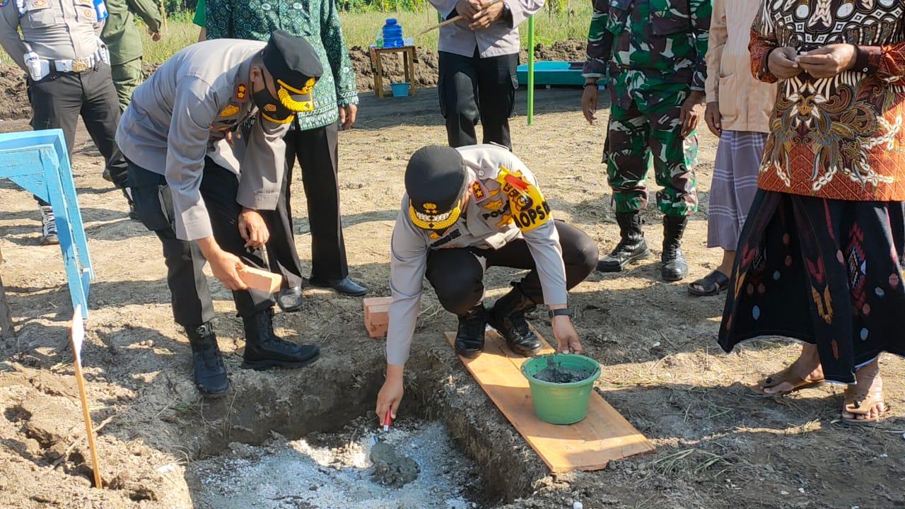 Kapolda Riau Letak Batu Pertama Pembangunan Ponpes Hamalatul Qur'an Didesa Bukit Payung Bangkinang