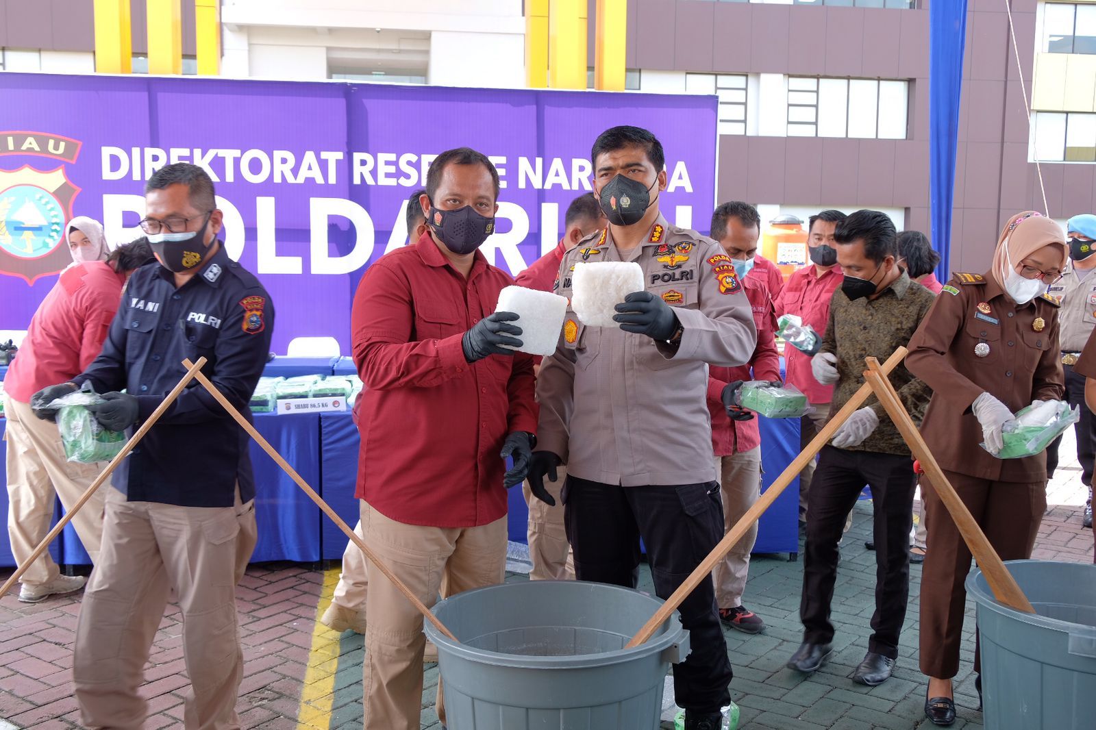 86 Kg Lebih Sabu Dari 6 Orang Pelaku Di Musnahkan Polda Riau