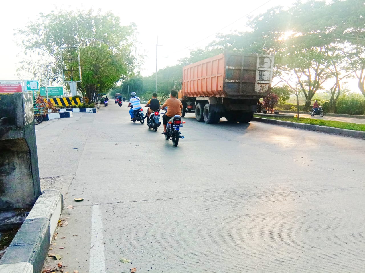 Jalan Putri Tujuh Menjadi Sarana Balap Truck