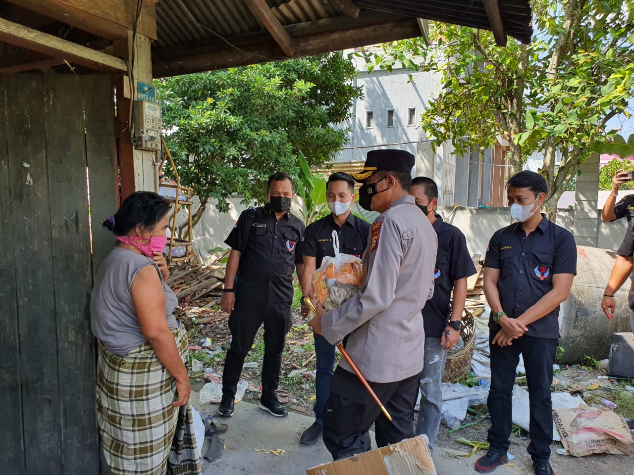 Polres Dumai Dan SC 234 Salurkan Paket Sembako Kepada Masyarakat