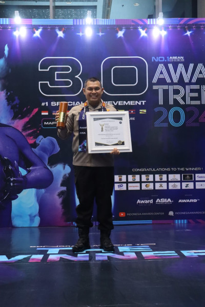 Kapolres Dumai AKBP Dhovan Oktavianton Sabet Penghargaan Asia Choice Awards