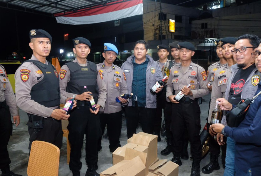 Polda Riau Amankan 370 Botol Miras Dalam Operasi KRYD Menjelang Ramadhan