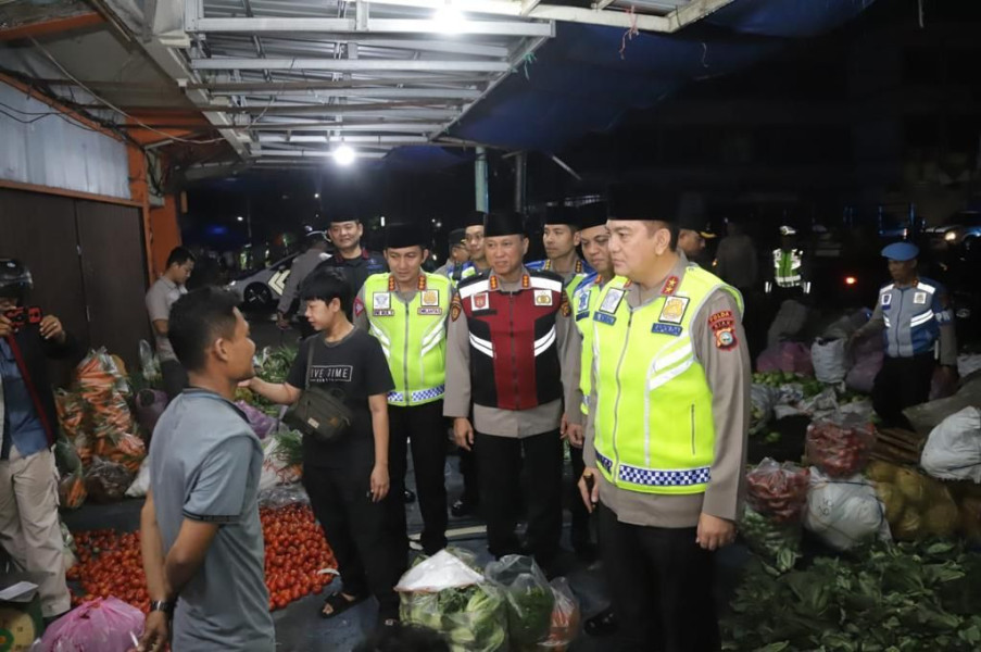 Jaga keamanan Masyarakat, Kapolda Riau Pimpin Patroli Berskala Besar