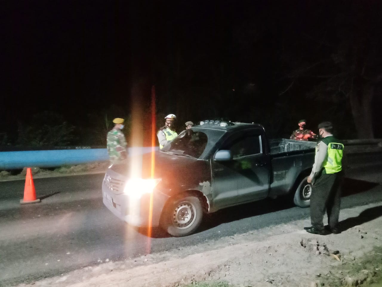 PWRI Riau Dan FORGAN Tinjau Pos Penyekatan Arus Mudik Di Bukit Timah,Banyak Kendaraan Putar Balik