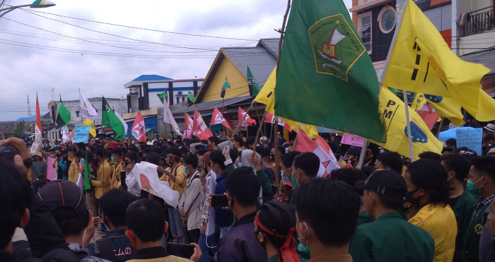 Ratusan Mahasiswa Unjuk Rasa ke DPRD Inhil Tolak Omnibus Law