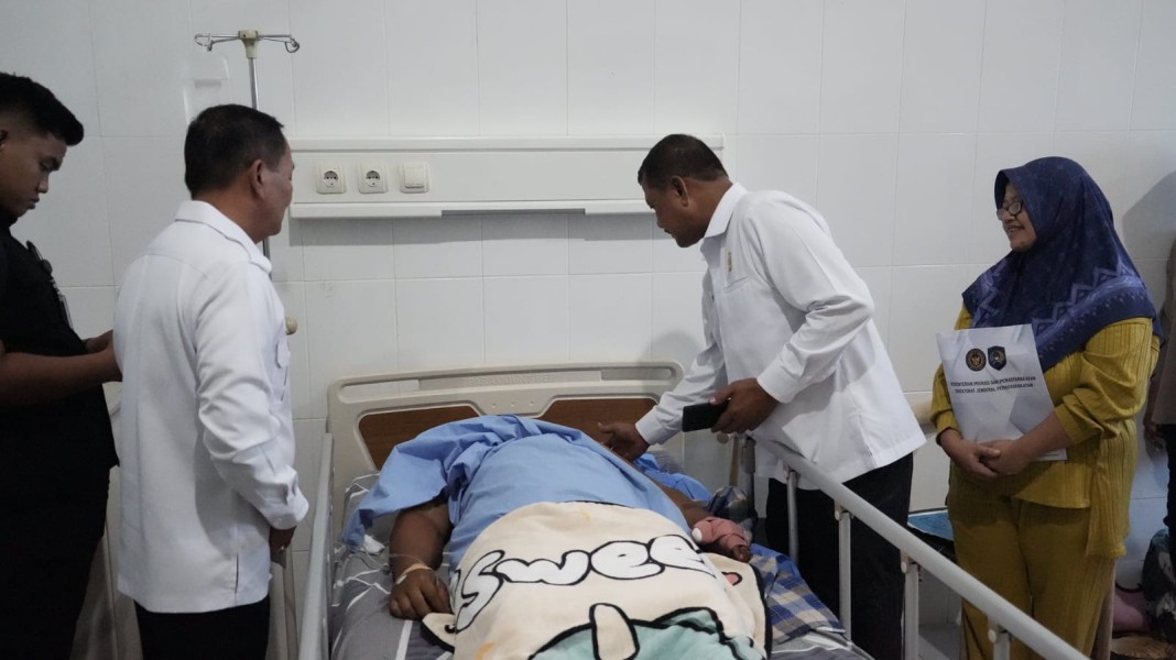 Tiba Di Nabire Dirjen Pas Langsung Sambangi Petugas Lapas Yang Terluka