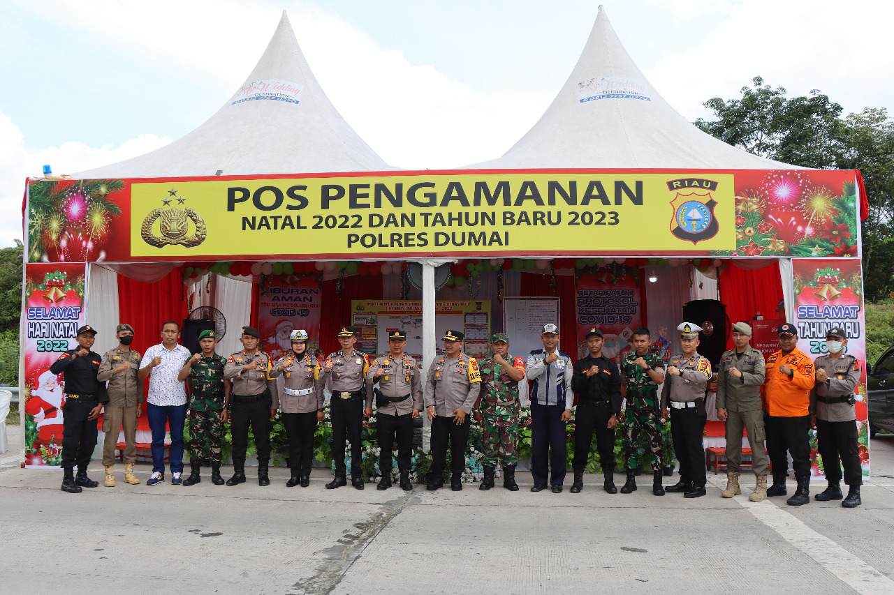 Kapolres Dumai Tinjau Langsung Pos Pengamanan Nataru pada Ramayana Dan Pintu Tol Dumai - Pekanbaru