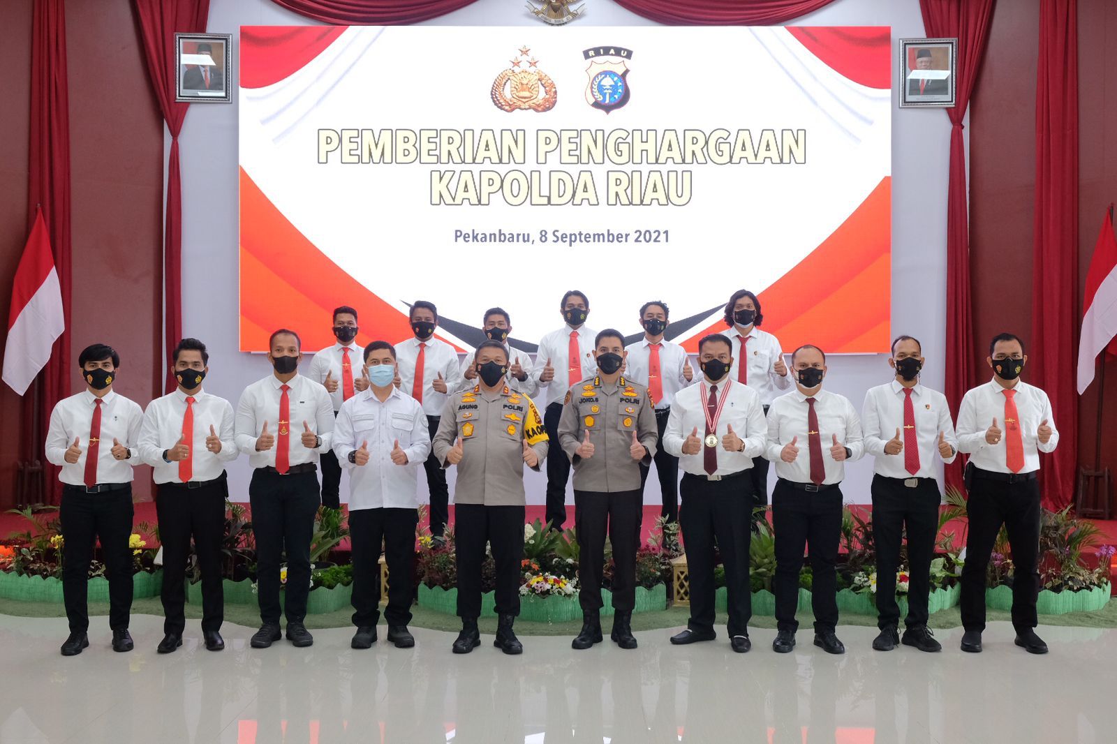 41 Personel Berprestasi Mendapatkan Penghargaan Dari Kapolda Riau