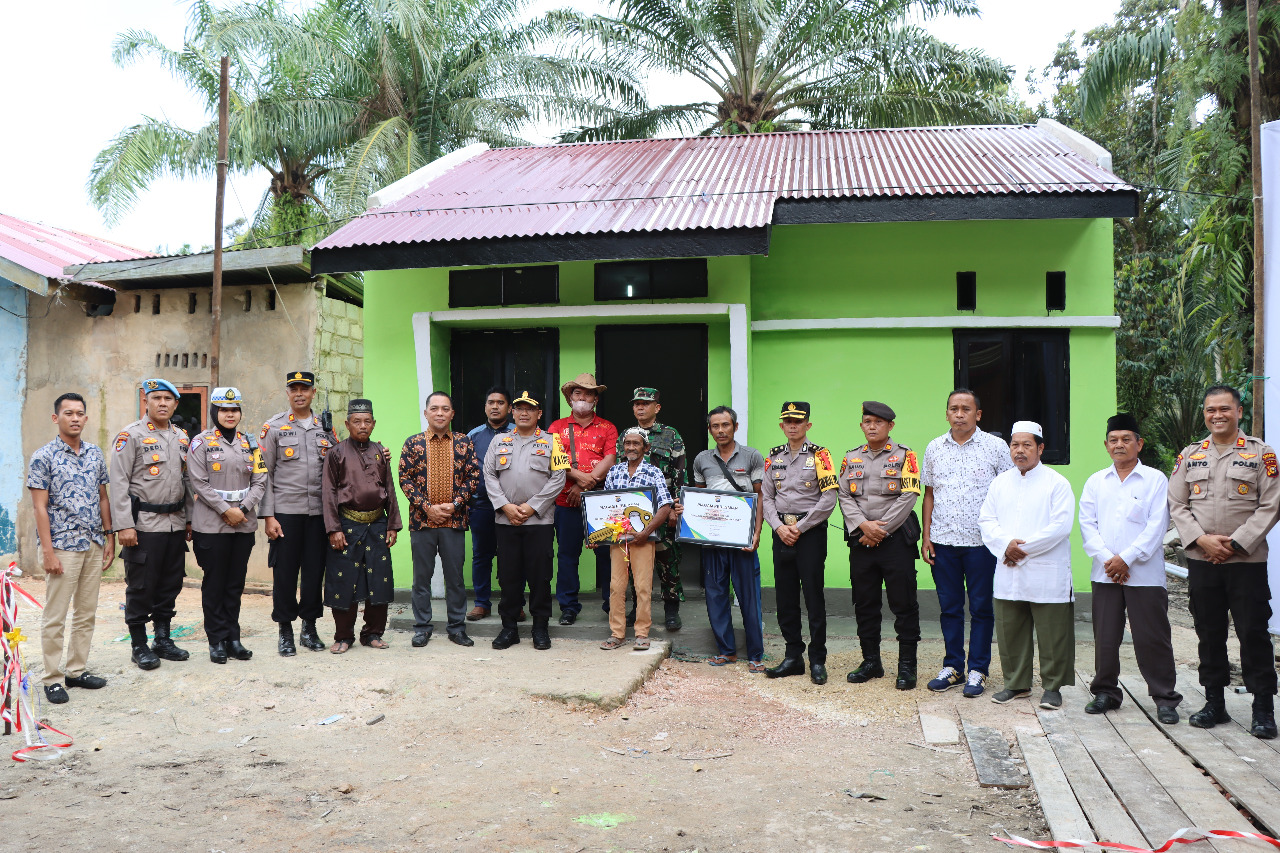 Kapolres Dumai Resmikan Rumah Perdana Program Berseri Di Kelurahan Pelintung