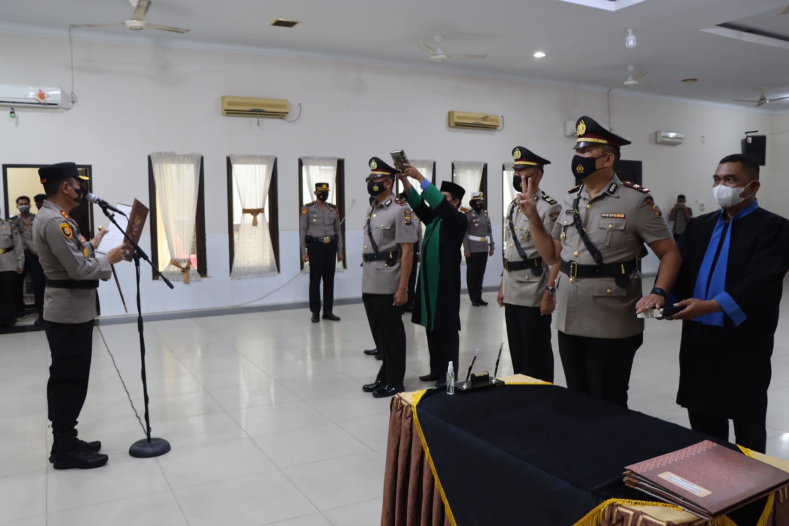 Kapolres Dumai Pimpin Upacara Sertijab Kapolsek Medang Kampai Dan Sungai Sembilan