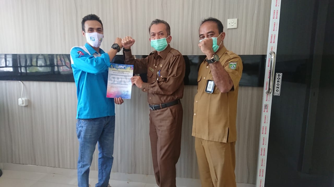 SPN Dumai Serahkan Parsel,Aspirasi Dan Petisi Kaum Buruh Kepada Disnaker