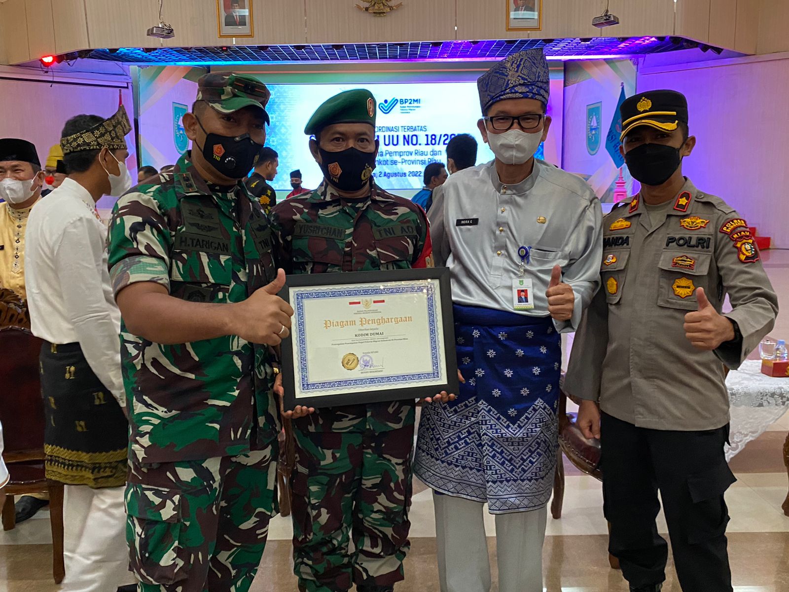 Dandim 0320/Dumai Terima Penghargaan Dari BP2MI