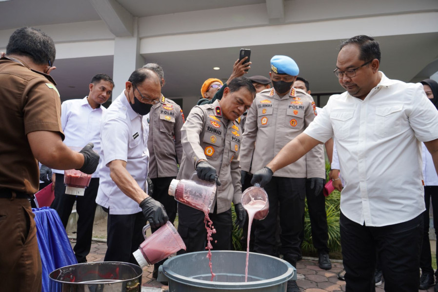 Polda Riau Musnahkan Barang Bukti Narkoba 9,9 Gram Shabu, 60,23 Gram Ganja Dan 54.623 Butir Ekstasi