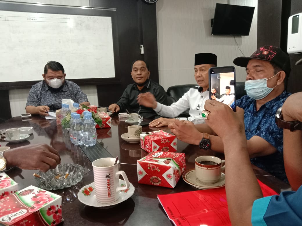 DPRD Rohul Menyikapi Permintaan Jurnalis Rokan Hulu Bersatu (JURUS)