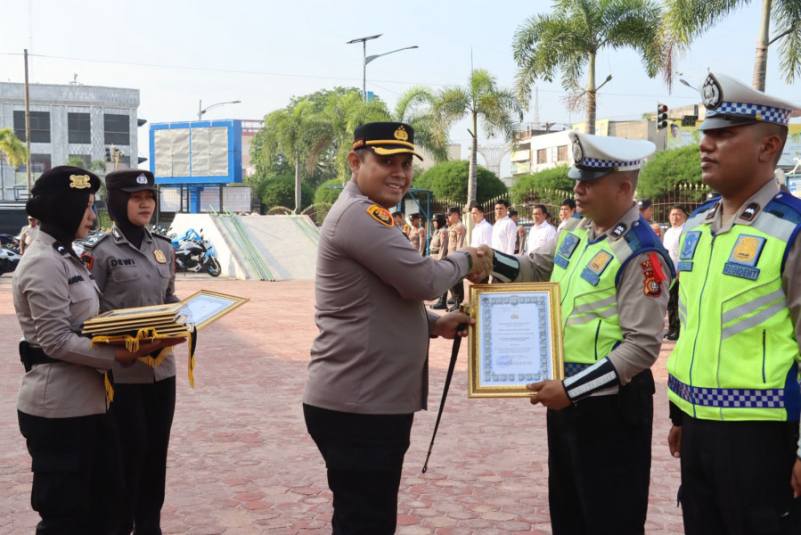 Kapolres Dumai AKBP Dhoban Oktavianton Pimpin Apel Pagi Rutin Untuk Membangun Kedisiplinan Dan Semangat Personel