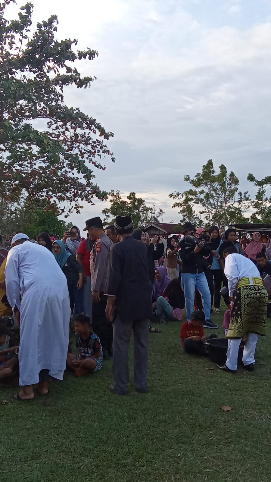 Tradisi Mandi Belimau Sambut Ramadhan Di Medang Kampai