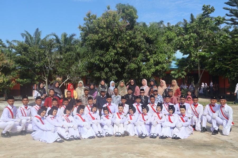 SMAN 4 Dumai Laksanakan Upacara Pengibaran Sang Merah Putih Meriahkan HUT RI ke-80
