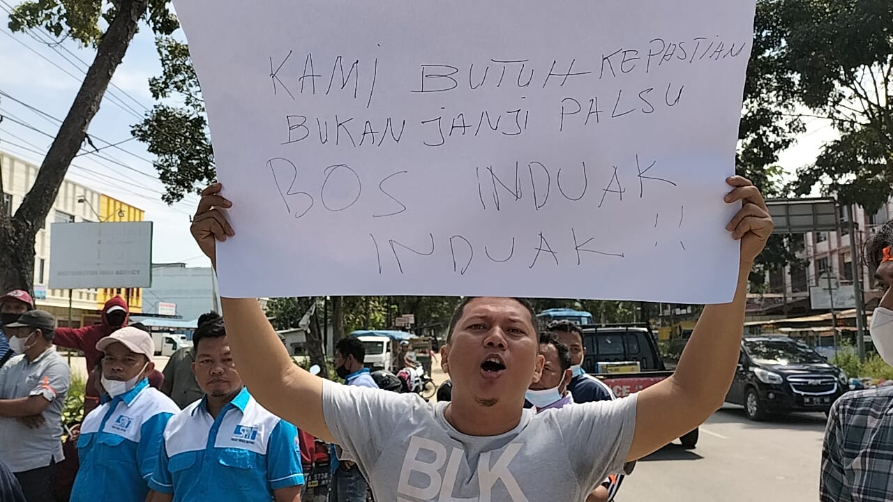 Aksi Demo Karyawan PT.Global Jaya Expres ( GJE) Menuntut Hak Mereka Sebagai Peserta BPJS