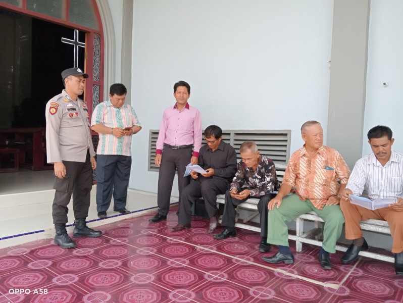 Polsek Dumai Barat Laksanakan Giat Jum'at Curhat Di Gereja GBKB Kelurahan Ratusima
