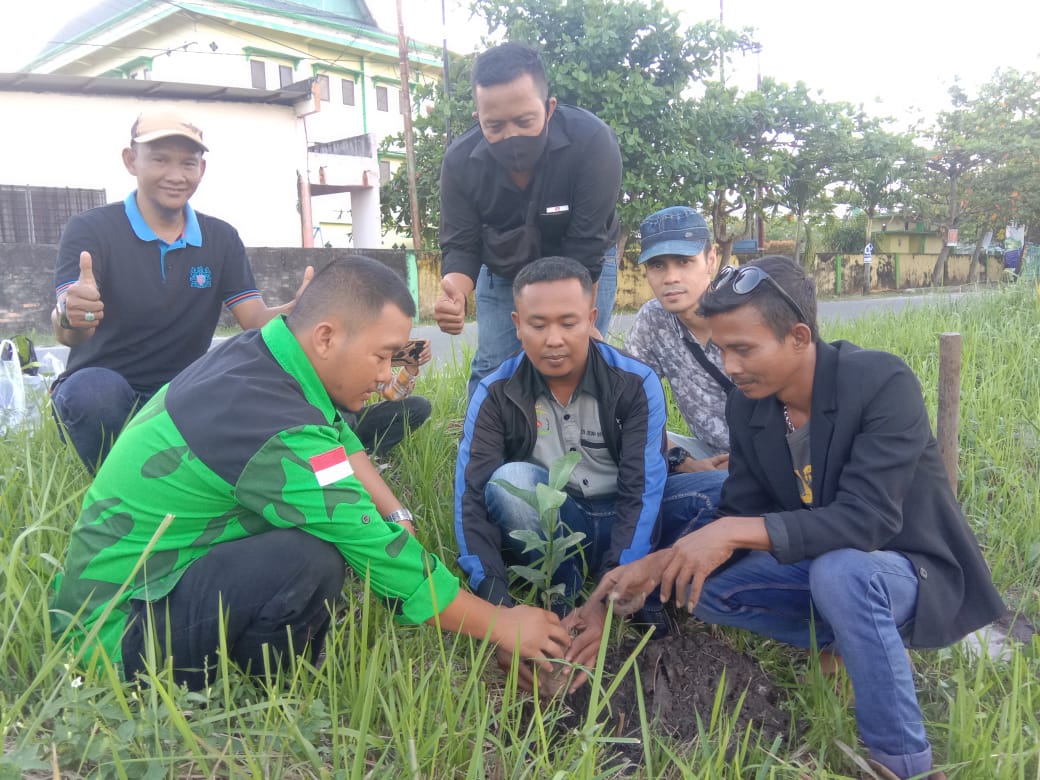 Satgas GPK Dumai Ikut Tanam Manggis dan Pinang Batara Sebagai Prioritas Penghijauan yang Menghasilkan Kedepannya