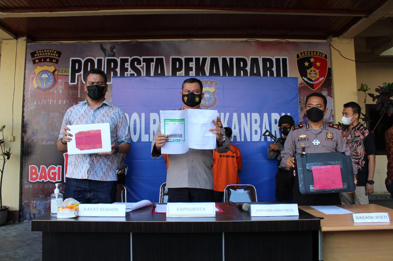 Dua Pelaku Pemalsu Hasil Test Swab Diamankan Polsek Bukit Raya