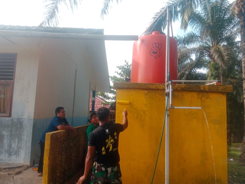Satgas TMMD Benahi Lapangan Voli Dan Fasilitas Toilet Di SDN 49 Mandau