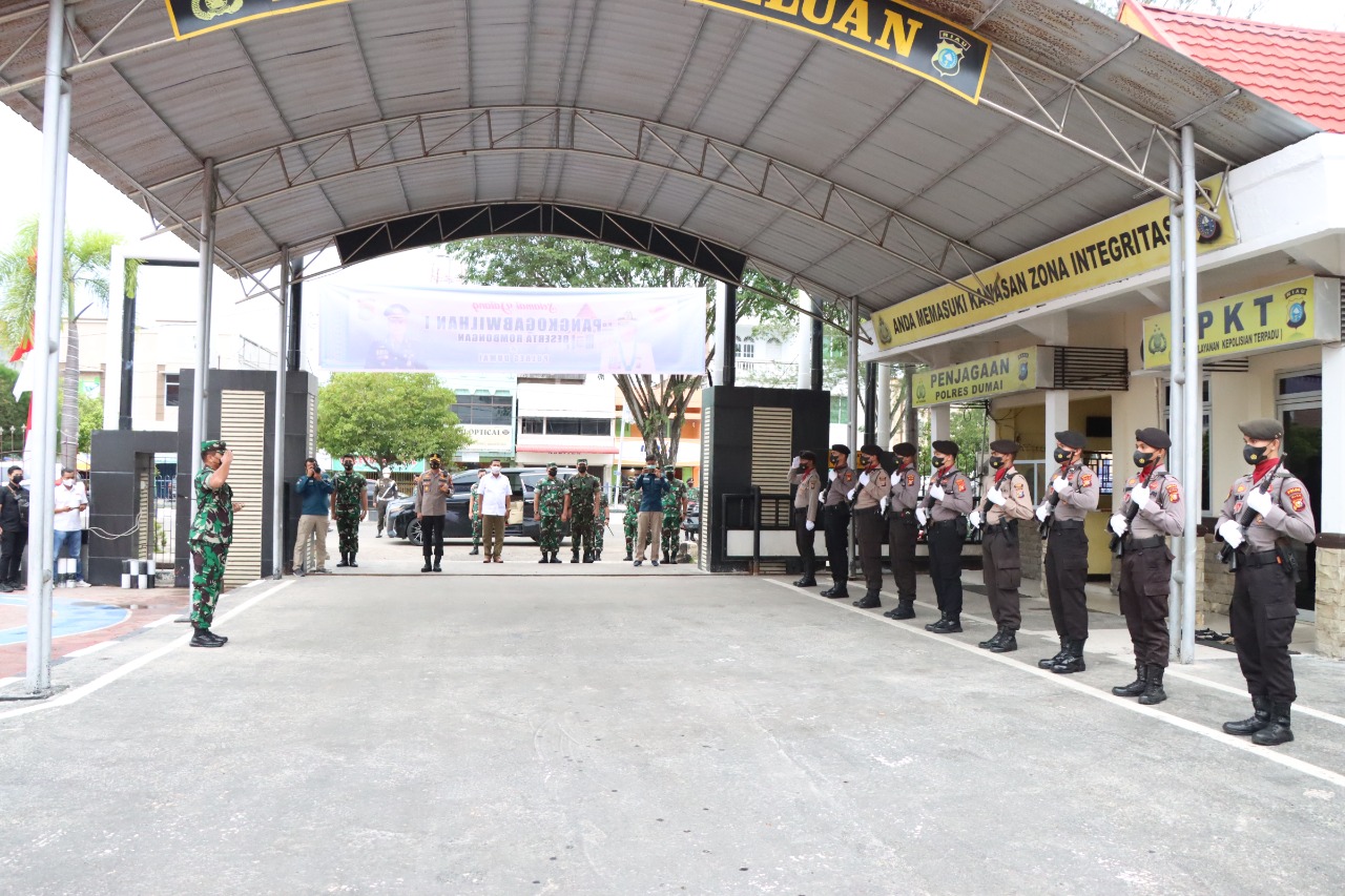 Tim Vaksinasi Faskes Adakan Serbuan Vaksinasi Dan Bakti Sosial Bersama Pangkogabwilhan 1 Di Kota Dumai