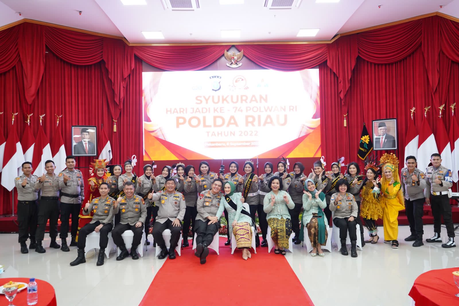 Kapolda Riau Standing Applause Untuk Penampilan Talamun Persembahan Polwan Polres Dumai