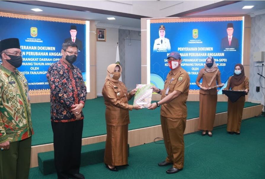 Walikota Tanjungpinang Serahkan DPA-SKPD Perubahan APBD Tahun 2020