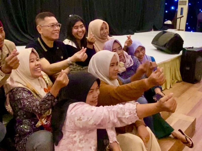 Kerja Nyata dan Kedekatan Warga, Video Silaturahmi Adies Kadir Jadi Sorotan di Surabaya–Sidoarjo