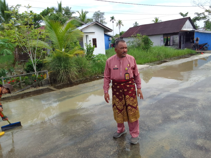 Kadis DLH Rohil Suwandi Sos, Turunkan 60 Time Satgas Ke Lokasi Lumpur