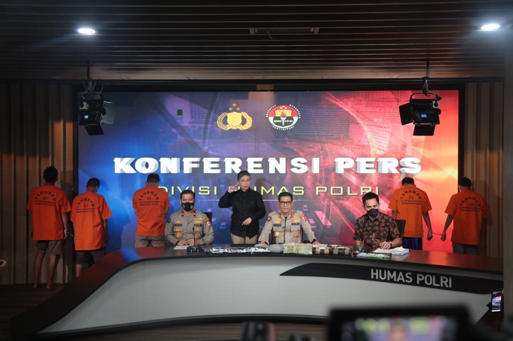 Humas Polri Libatkan Juru Bahasa Isyarat Dalam Setiap Konferensi Pers