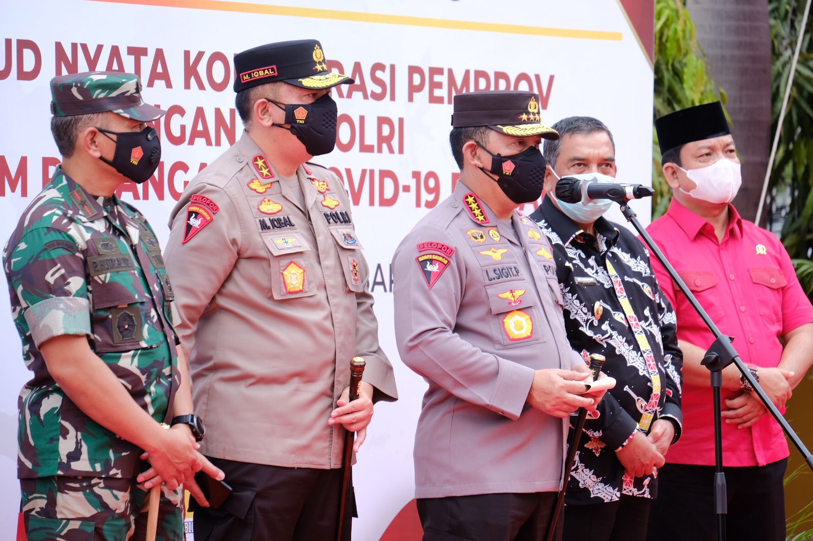 Kunjungan Kapolri Jenderal Listyo Sigit Ke Isoter Asrama Haji Pekanbaru : Masyarakat Tak Usah Takut, Patuhi Prokes Dan Vaksin