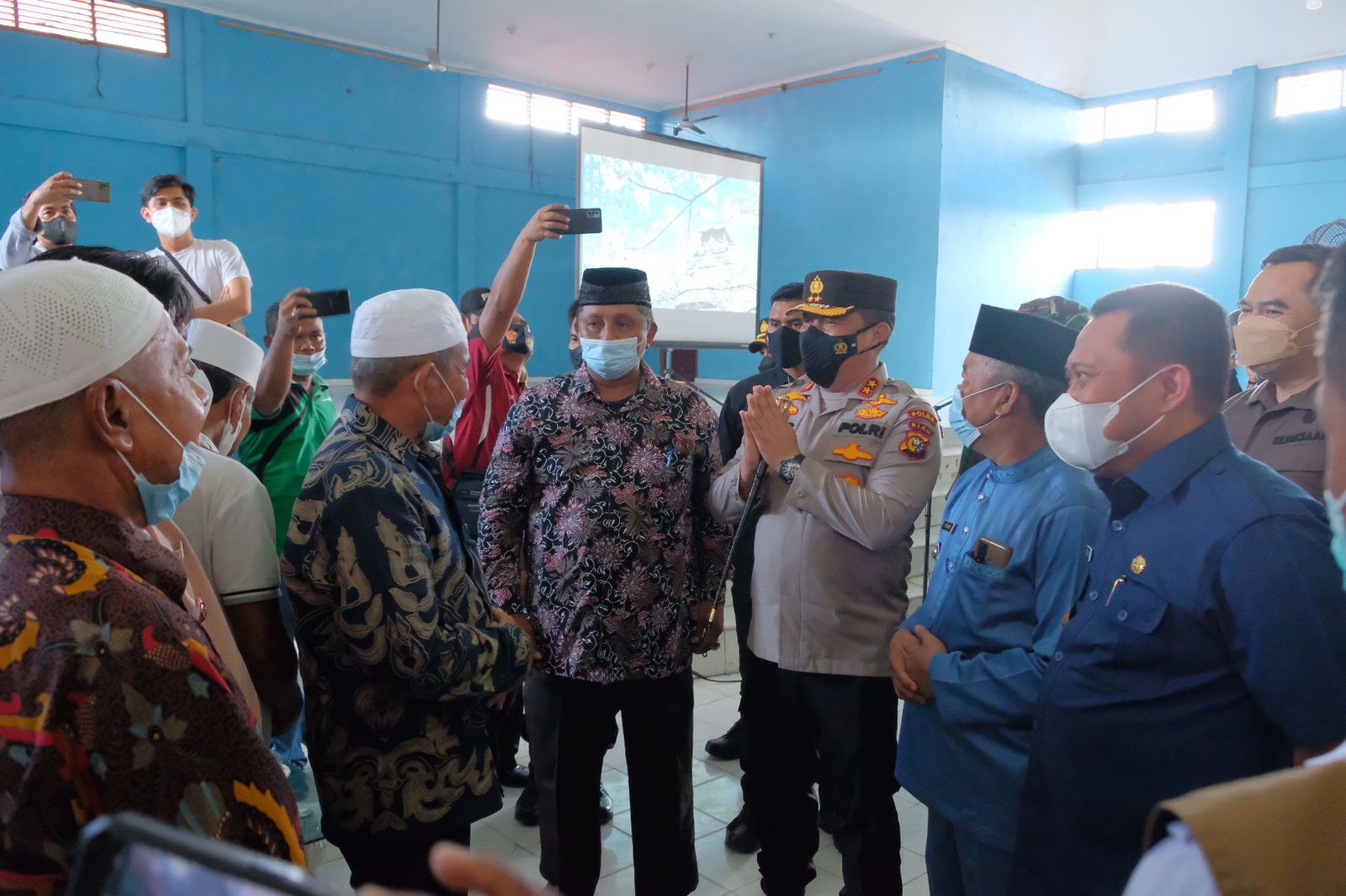 Kapolda Riau Tinjau Vaksinasi Serentak di Kampar Kiri, Target 70 %Untuk Wujudkan Herd Immunity