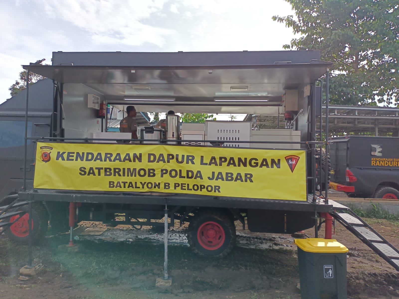 Food Truck Brimob Polri Sediakan 18.000 Paket Bagi Pengungsi Gempa Cianjur