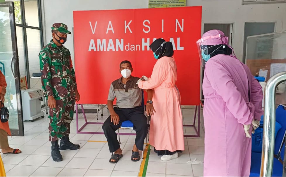 Warakawuri, Purnawirawan TNI Dan Istri Prajurit Terima Vaksin Astrazeneca
