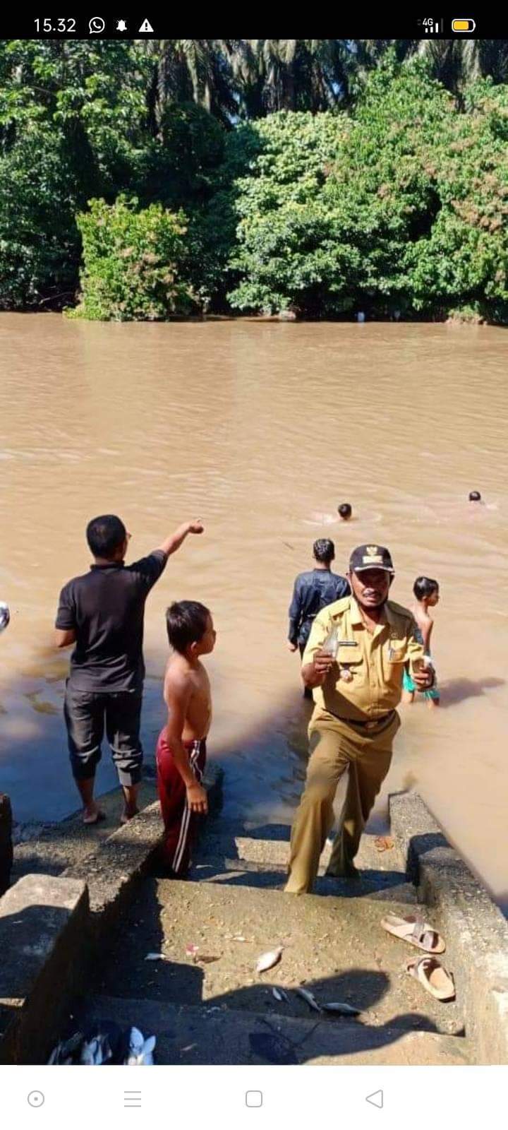 Warga Sepanjang Aliran Sungai Batang Sosa Desak DLH Rohul Bertindak Cepat Dan Tegas Terhadap PKS Pembuang Limbah Brutal