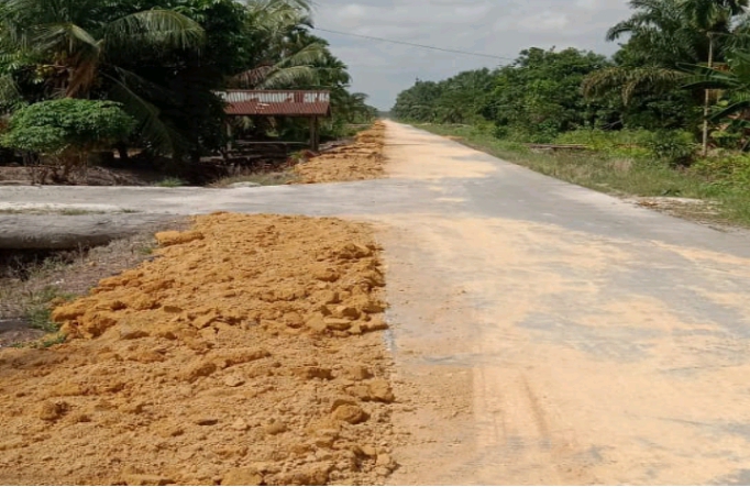 Apical Dumai Kembali Melakukan Perawatan Jalan Dan Pencucian  Parit Jalan Suka Bumi RT 006 Kelurahan Lubuk Gaung