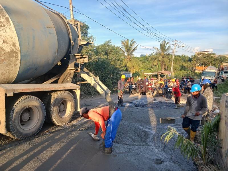 Apical Fasilitasi Perbaikan Jembatan Dan Jalan Di Kelurahan Lubuk Gaung, Riau