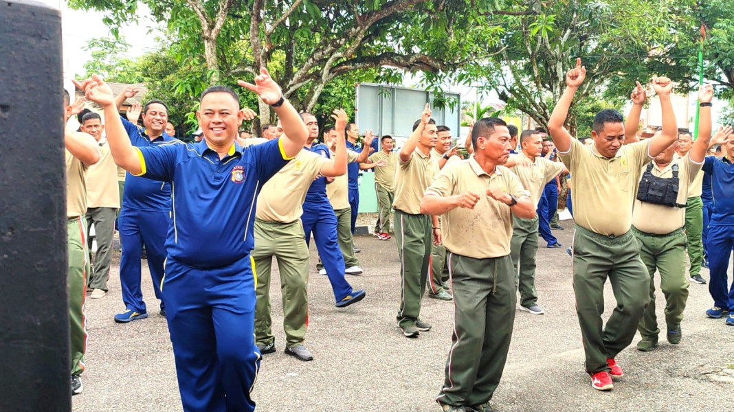 Akrab,Personil TNI POLRI Kompak Laksanakan Olahraga Dan Senam Aerobik