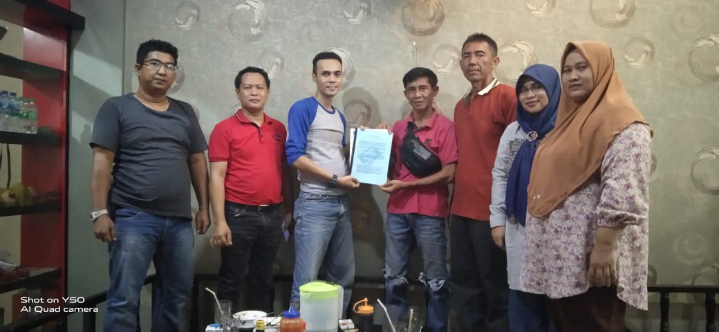 Erwan Susilo Terima Mandat Pembentukan Pimpinan Serikat Pekerja Nasional Kecamatan Bukit Kapur