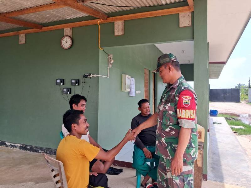 Babinsa Koramil 04/Rupat Laksanakan Komsos Di Desa Cingam Untuk Pererat Silaturahmi Dan Sosialisasi Nilai Pancasila