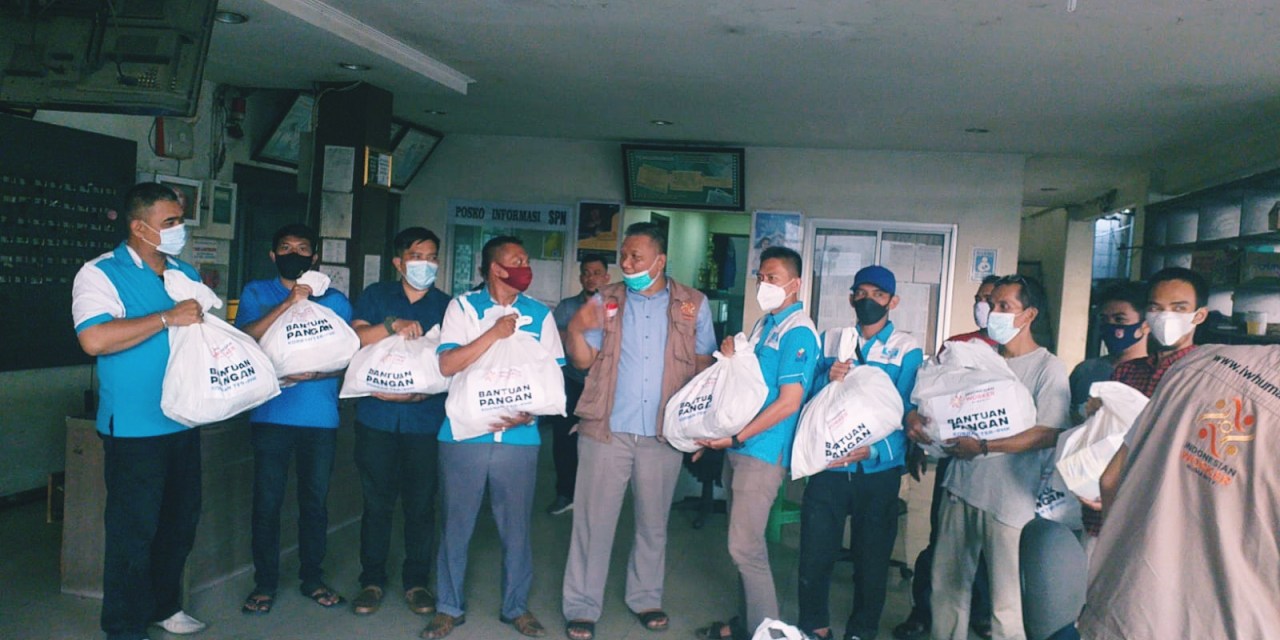 Bantuan Indonesian Work Humanity Untuk Korban PHK PT Master Wovenindo Label